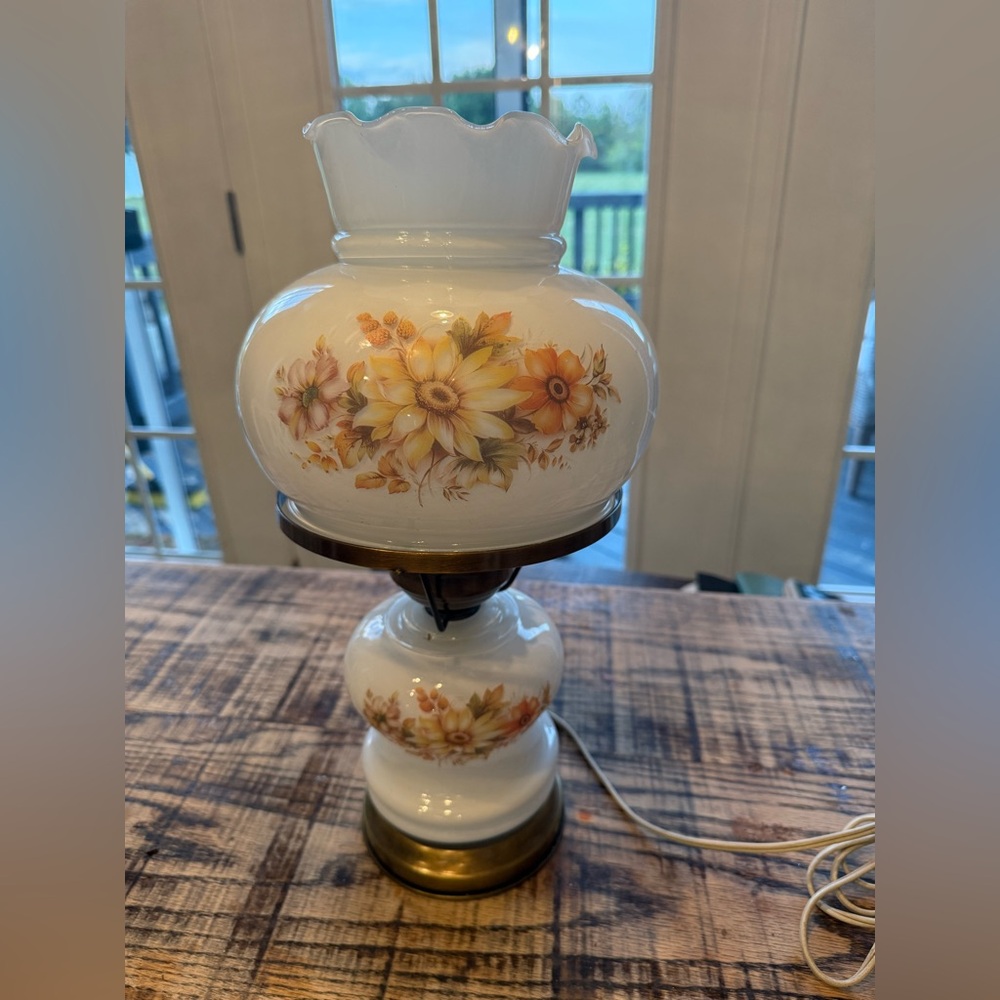Vintage Floral Glass Table Lamp in White and Yellow - Unbranded